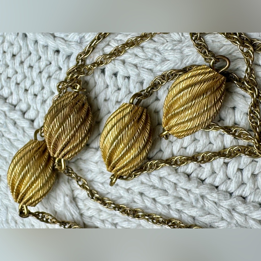 RARE!! Miriam Haskell Gold-tone Necklace with Gold-tone Twisted Barrel Beads - Picture 7 of 11
